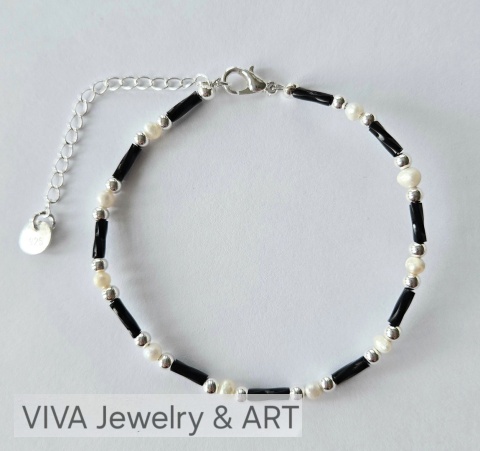 BRANSOLETKA ,,KSIĘŻYCOWA NOC" ZE SREBRA, PEREŁEK I SZKLANYCH CZARNYCH PRZEKŁADEK