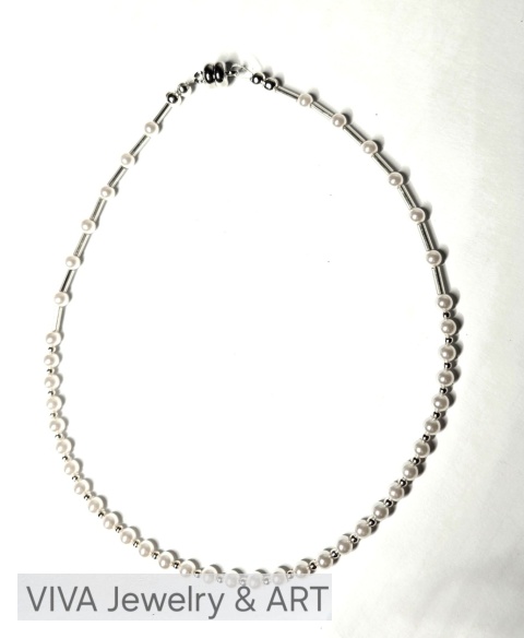 NASZYNIK ,,KROPLA CZYSTOŚCI" Z PEREŁ I SREBRA